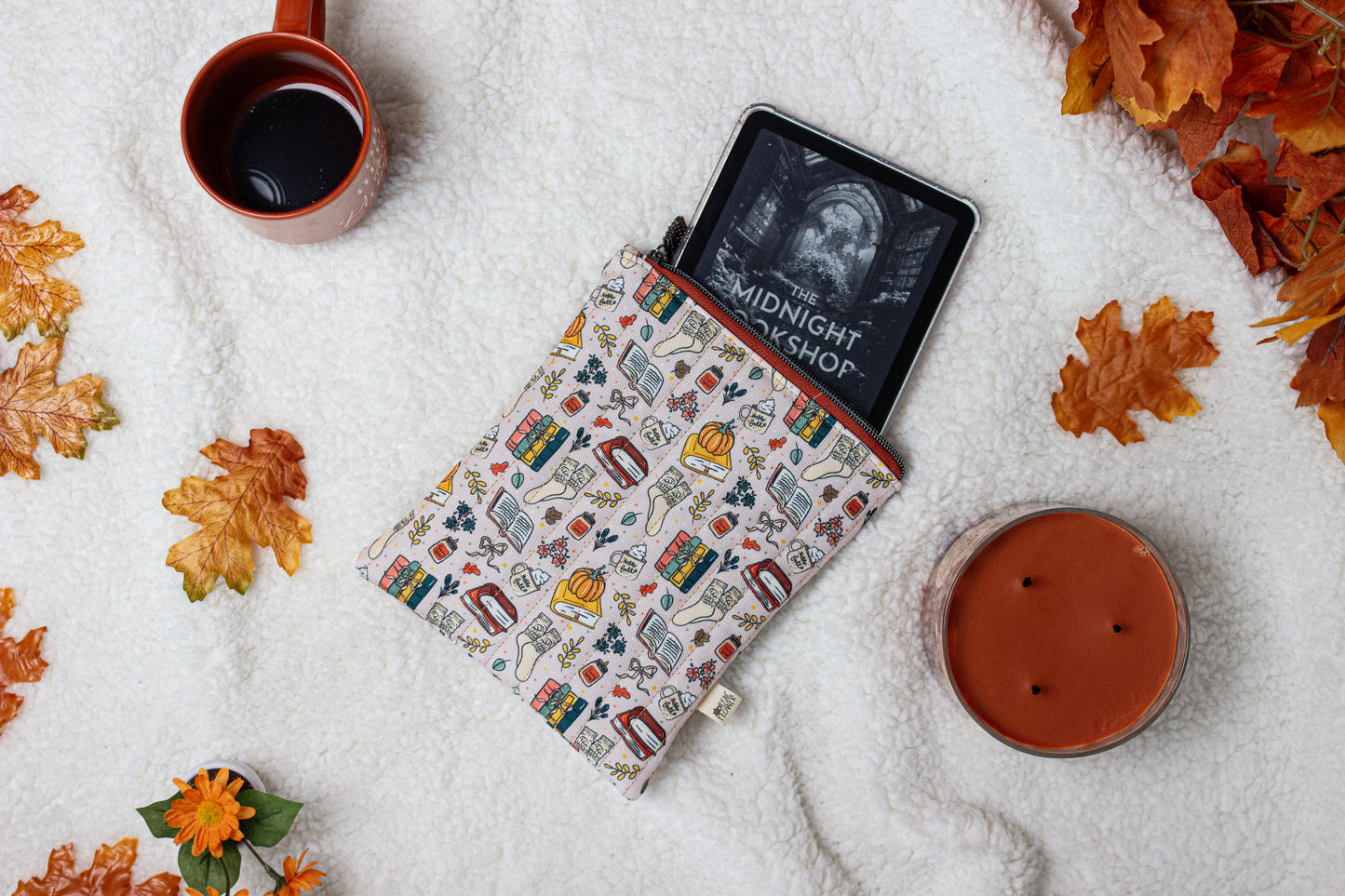 E-Reader Sleeve: Cozy Fall Books